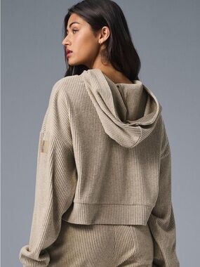 ALO Yoga Muse Hoodie in Gravel Heather. New without tags- very plush. Size med